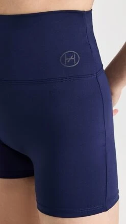 HÉROS The Short Shorts -Denim Diva Shop heros30014124bd 1670613013890 2 0. UX357 QL90