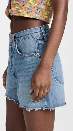 RE/DONE 90s Low Slung Shorts 11 RE/DONE 90s Low Slung Shorts -Denim Diva Shop redon307701a2ac 1679414098305 2 0. UX357 QL90