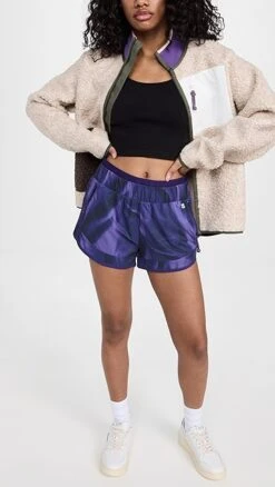 Sweaty Betty On Your Marks 4” Running Shorts -Denim Diva Shop sbett302601ec5b 1674688109854 2 0. UX357 QL90