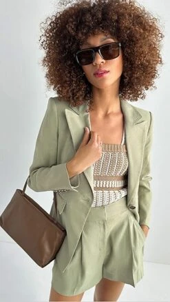 Veronica Beard Goodwin Shorts -Denim Diva Shop vbear3226417c39 1683732035460 2 0. UX357 QL90