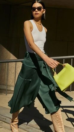 Victoria Beckham Trench Skirt -Denim Diva Shop vbedb3028015921 1677270780074 2 0. UX357 QL90